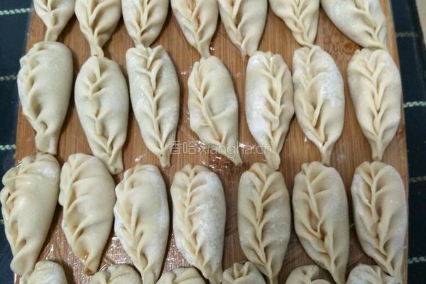 白菜猪肉饺子(麦穗饺子包法)的做法图解11