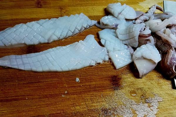 爆鱿盖浇的做法图解2