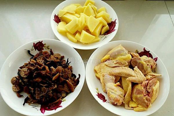 东北小鸡炖蘑菇的做法图解1
