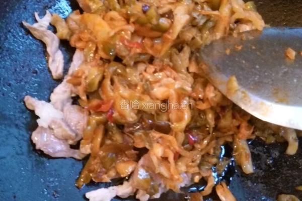 下饭菜炒肉丝的做法图解3