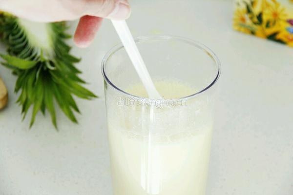 草莓菠萝奶昔的做法图解20