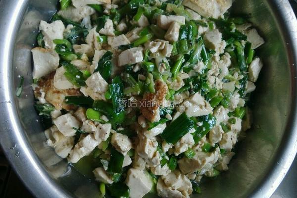 蒜苗炒豆腐的做法图解6