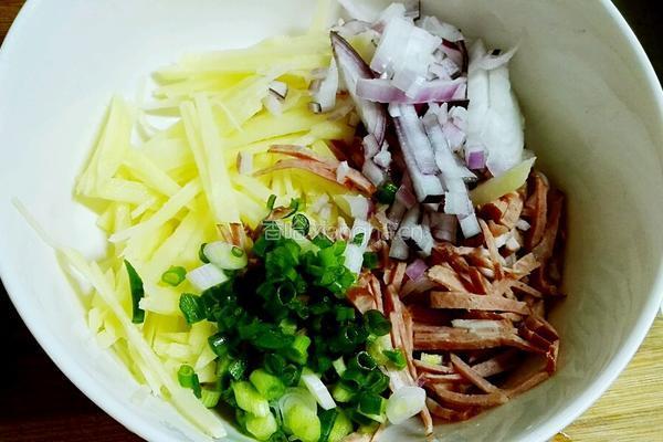 培根土豆丝饼的做法图解1