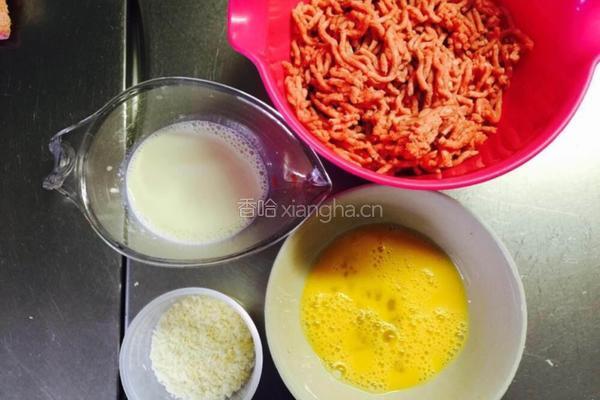 豆奶汉堡牛肉饼的做法图解1