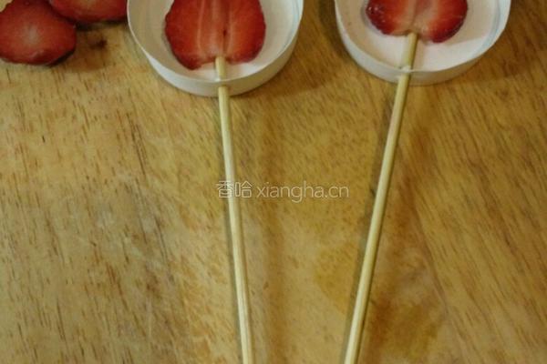 DIY草莓棒棒糖的做法图解4