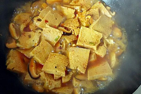 香菇炖冻豆腐的做法图解5