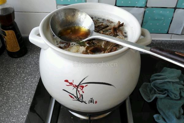 茶树菇炖柴鸡的做法图解4