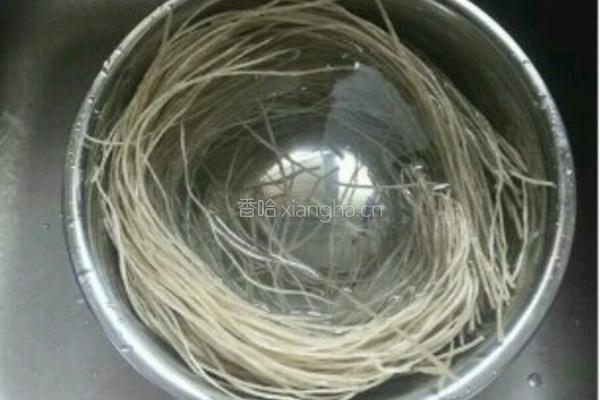 简易酸辣粉（微辣）的做法图解1