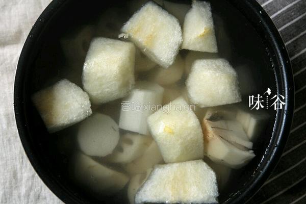 梨藕荸荠汤的做法图解3