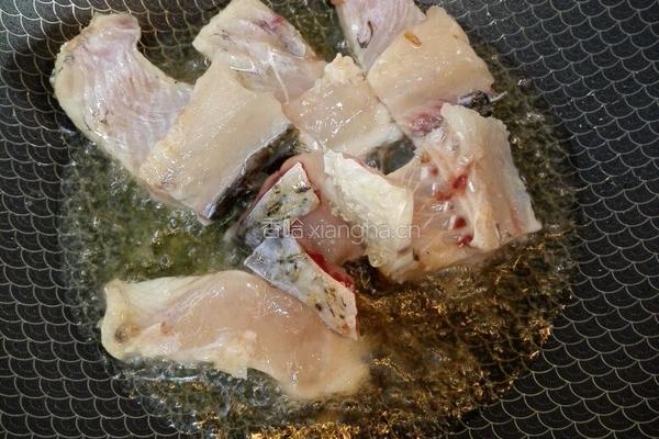阳朔啤酒鱼的做法图解2