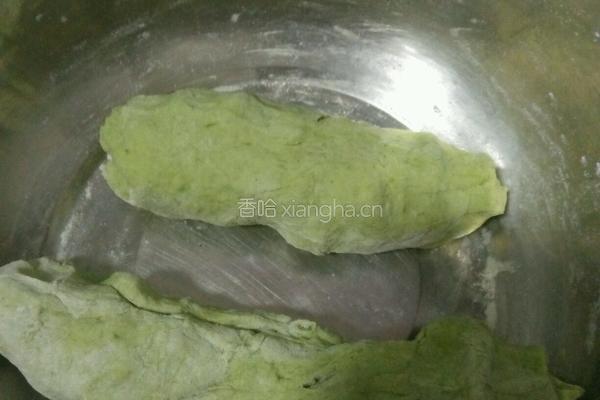 艾草汁饺子的做法图解2