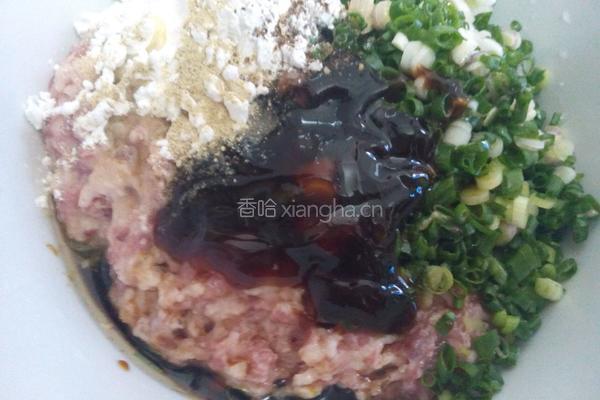 芹菜猪肉饺的做法图解1