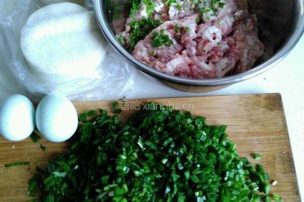 韭菜猪肉馅饺子的做法图解1