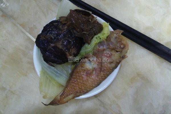 煎煮海鱼白菜牛肝菌花菇煲