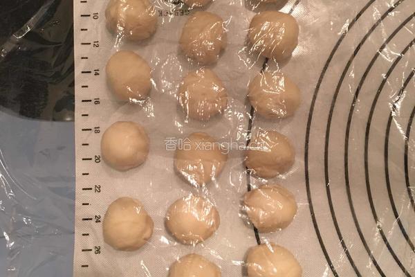 蛋黄酥的做法图解7