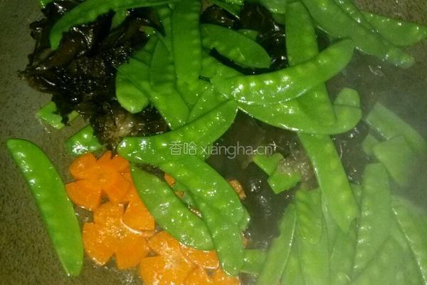 荷兰豆炒木耳的做法图解6