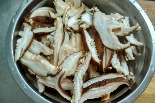 香菇炒莲藕的做法图解2