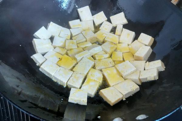 蘑菇炒豆腐的做法图解4