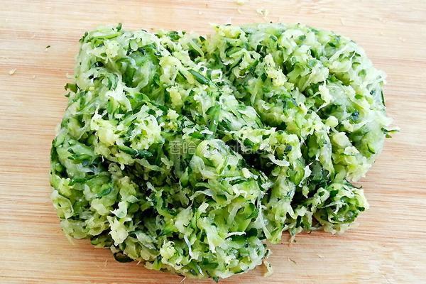 西葫芦鸡蛋水饺的做法图解9