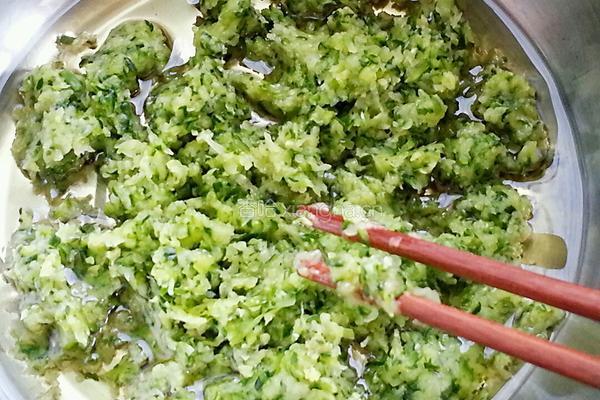 西葫芦鸡蛋水饺的做法图解10