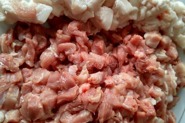 手工大肉丁烧卖的做法图解1