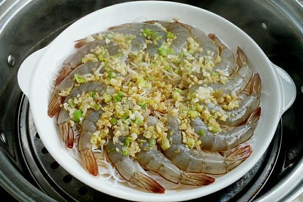 蒜蓉粉丝蒸大虾的做法图解9