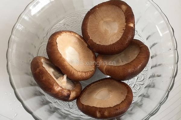 蒜香培根香菇酿的做法图解1