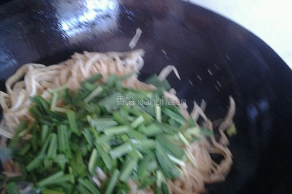 韭菜炒饼的做法图解7