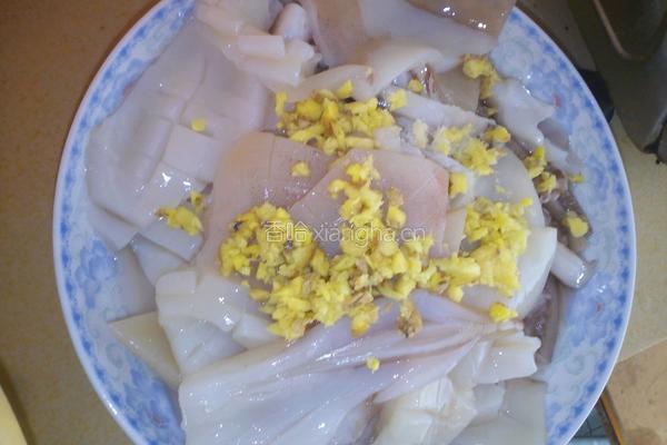 虎皮椒炒鲜尤的做法图解1