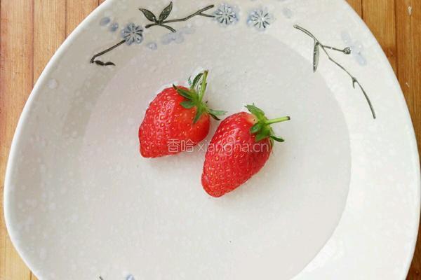 草莓🍓和老酸奶的故事的做法图解3