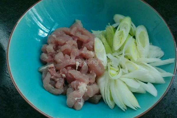 小炒茭白的做法图解1