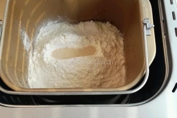 咸味版肉松土司卷的做法图解1