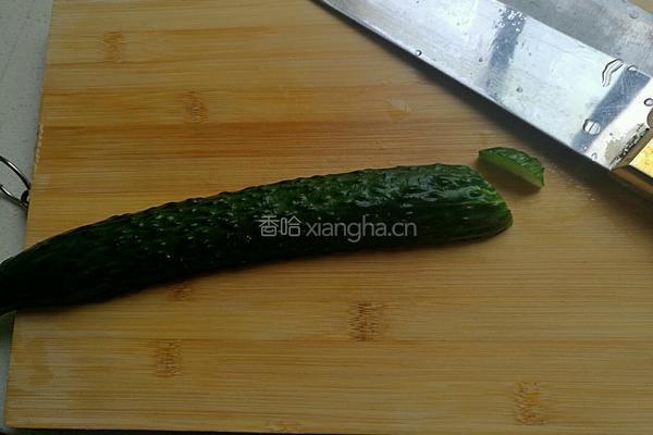 蒜泥黄瓜片的做法图解2