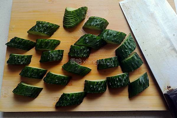 蒜泥黄瓜片的做法图解5