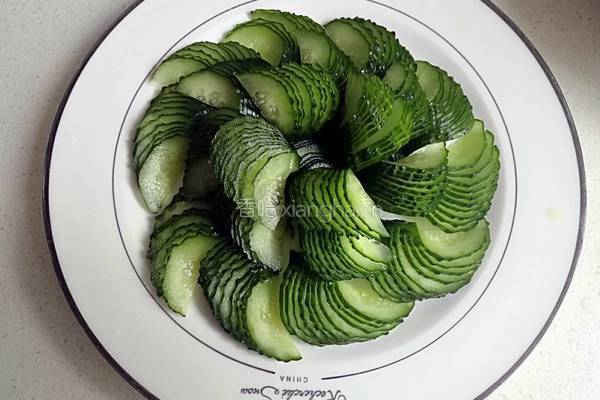 蒜泥黄瓜片的做法图解9