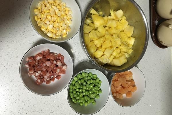 菠萝炒饭的做法图解4
