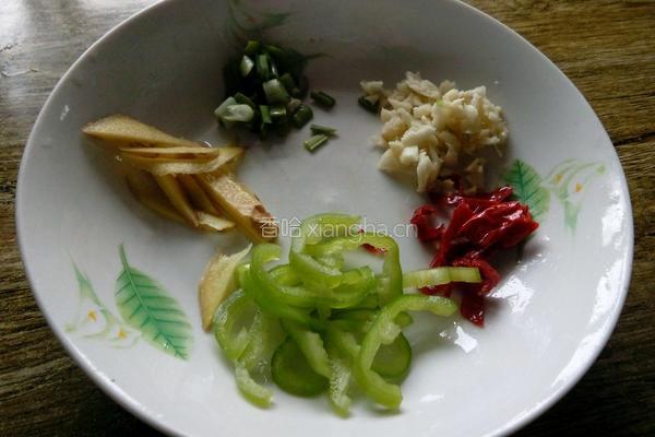砂锅鳕鱼豆腐汤的做法图解3