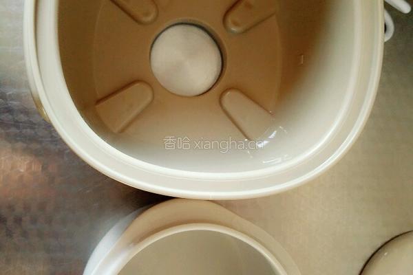 小熊电炖锅系列之煮饭的做法图解1