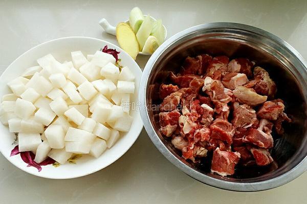 清炖牛肉萝卜汤的做法图解1