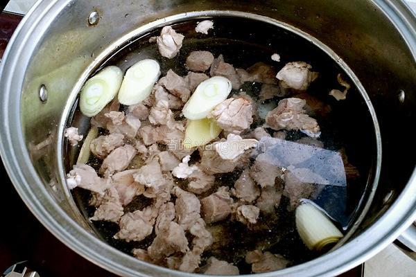 清炖牛肉萝卜汤的做法图解3