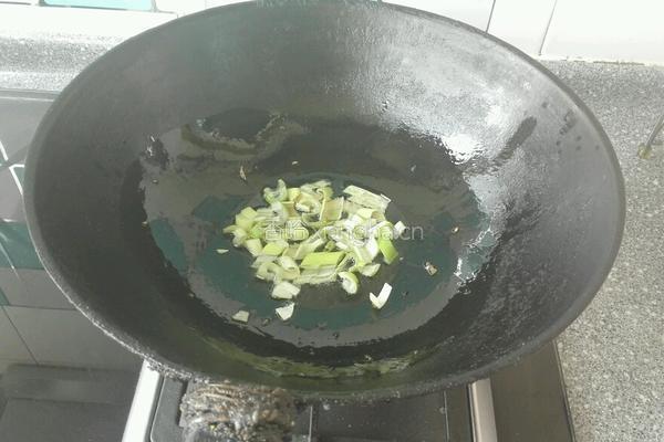 蒜香炒茼蒿的做法图解2