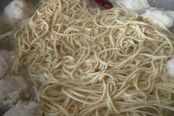 鱼丸干豆腐丝鲜汤的做法图解4