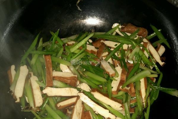芹菜炒豆干的做法图解6