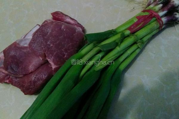 大蒜炒肉的做法图解1