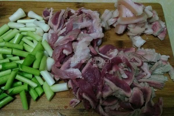 大蒜炒肉的做法图解3