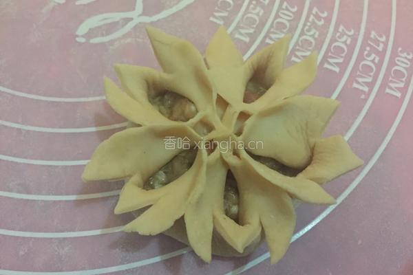 圣女果汁牡丹花蒸饺的做法图解8
