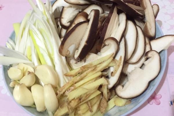 香菇扒鸡的做法图解3
