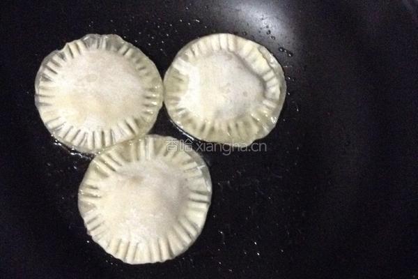 饺子皮香蕉馅饼的做法图解7