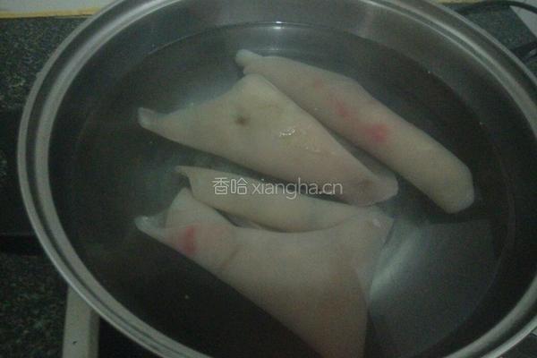 水晶猪皮冻的做法图解2