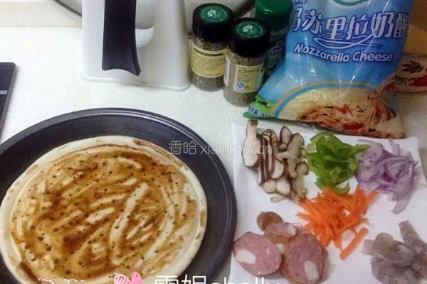 火腿鲜虾披萨的做法图解1